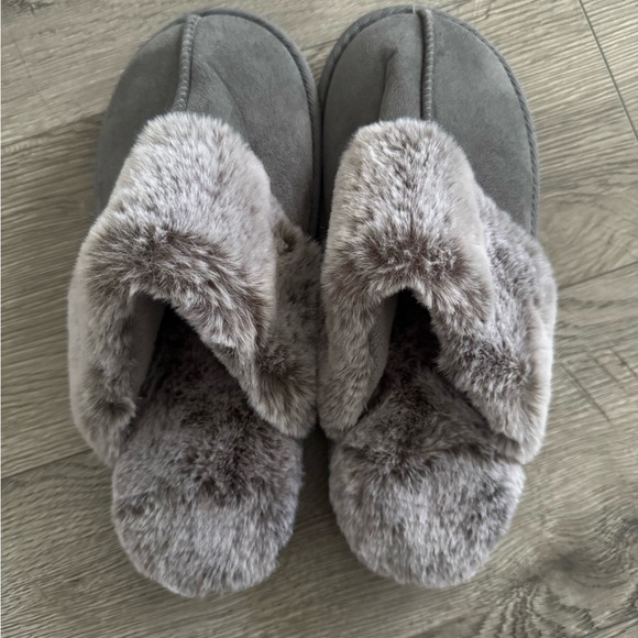 Shoes - Cozy Gray Faux Fur Women's Slippers